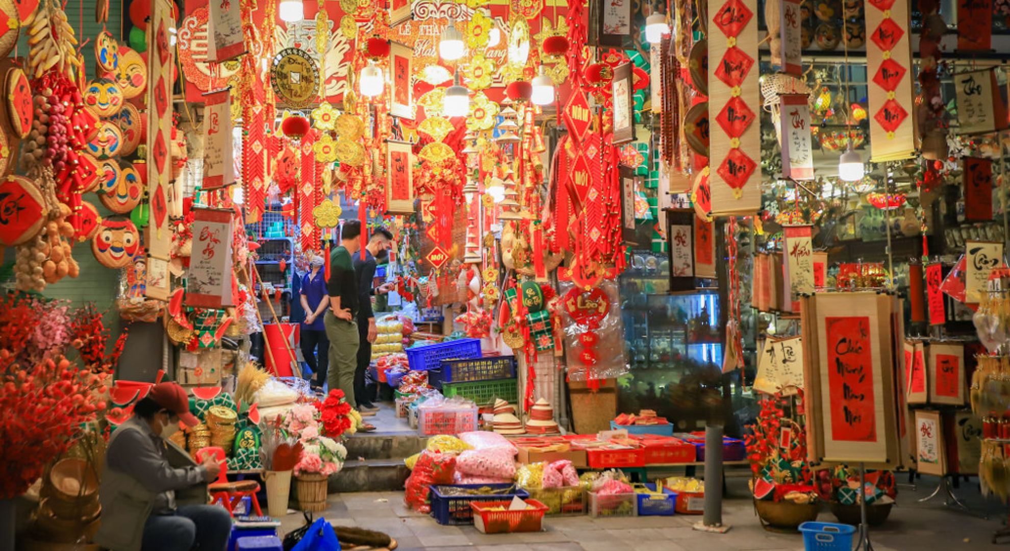 (A shop selling goods on Hang Ma Street)