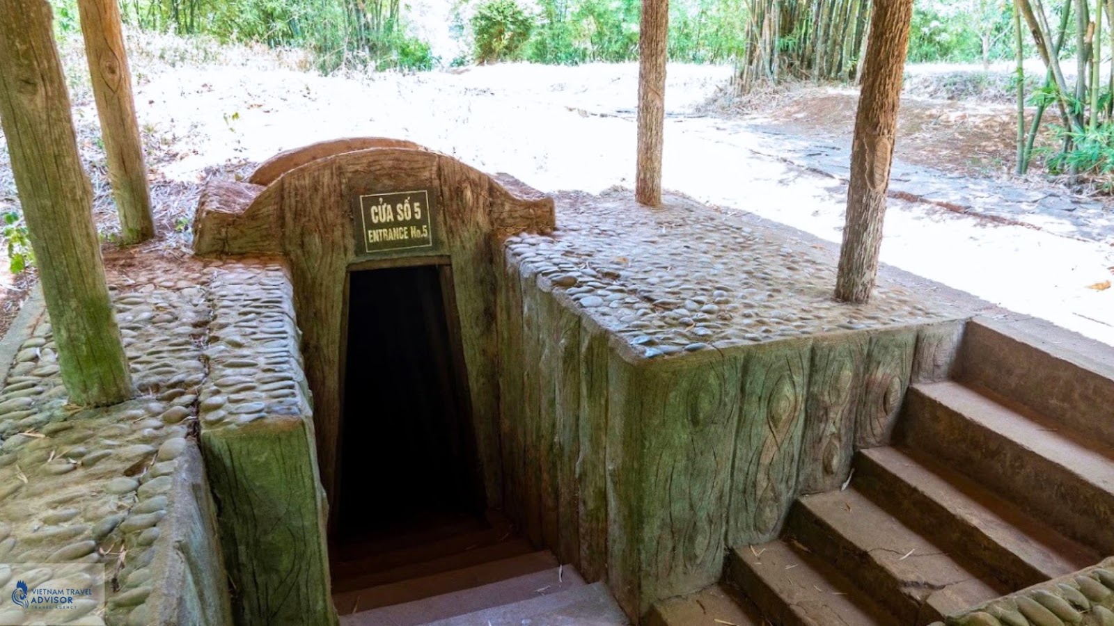 (Entrance to the tunnel at Cu Chi tunnels)