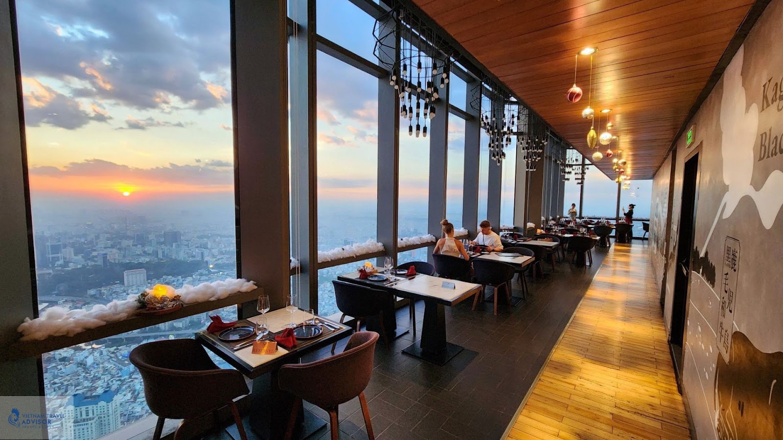 (Dining experience on the “tallest building in Vietnam” – Landmark 81)